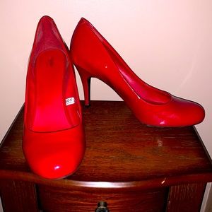 3.5 inch red heels